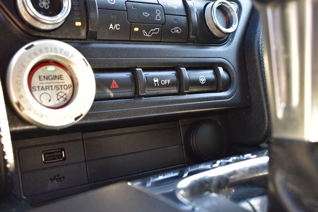 2017 Ford Mustang V6 Fastback - 22975077 - 33