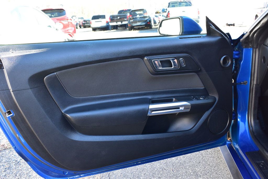 2017 Ford Mustang V6 Fastback - 22975077 - 49