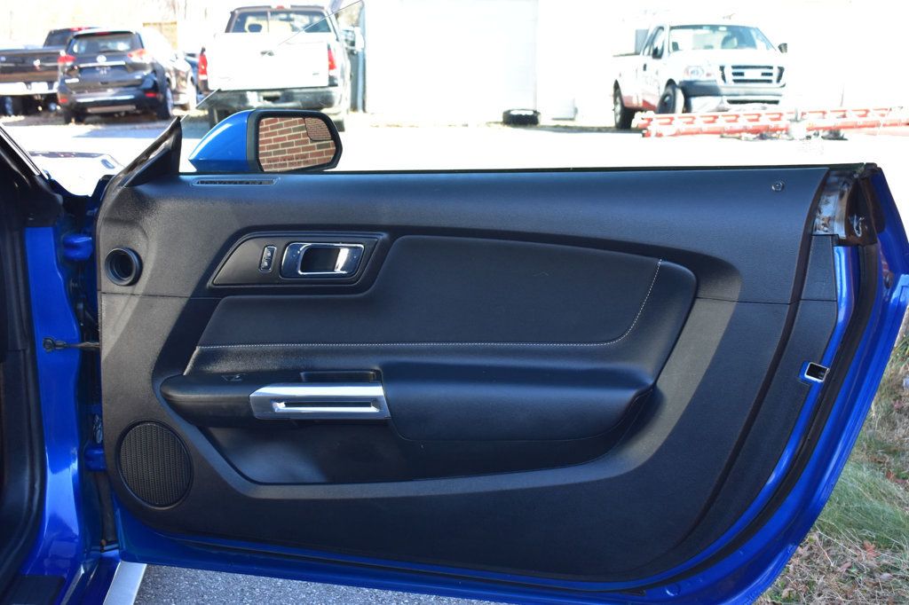 2017 Ford Mustang V6 Fastback - 22975077 - 50