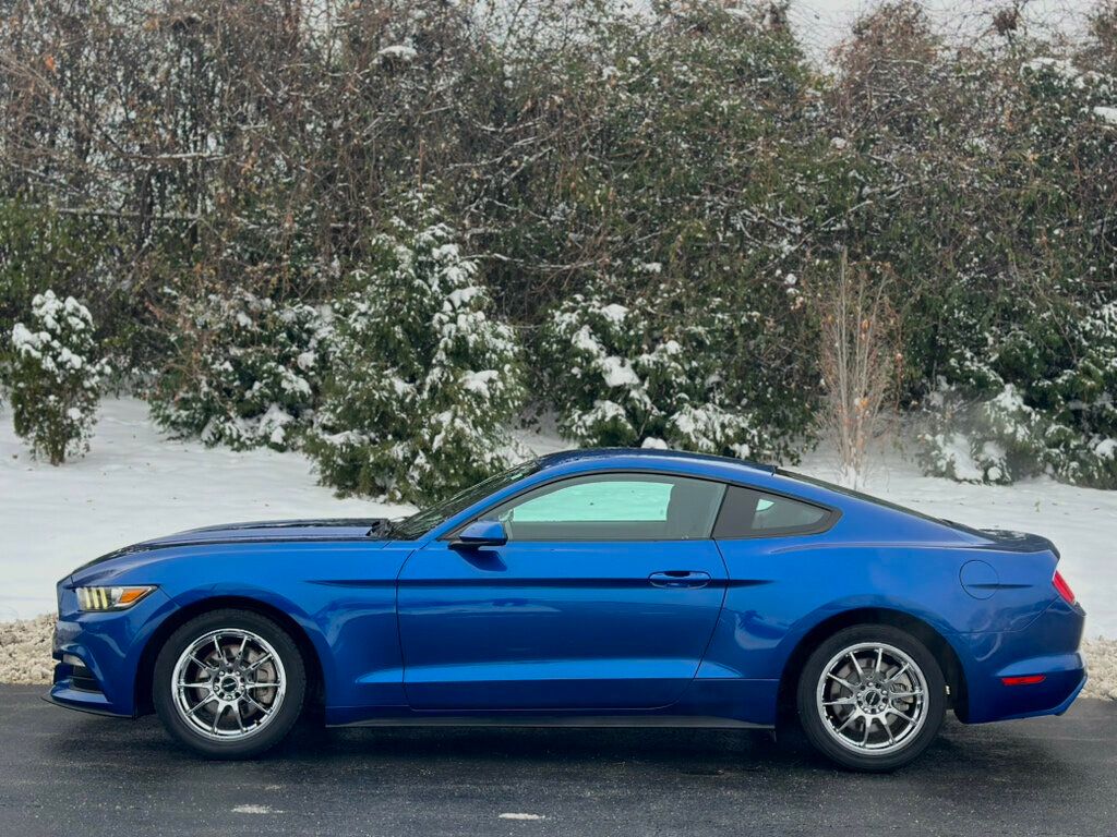 2017 Ford Mustang V6 photo 2