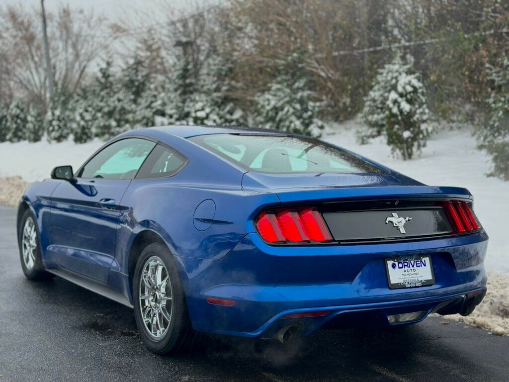 2017 Ford Mustang V6 photo 3
