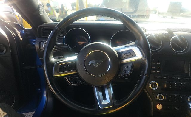 2017 Ford Mustang V6 Fastback - 22949620 - 4