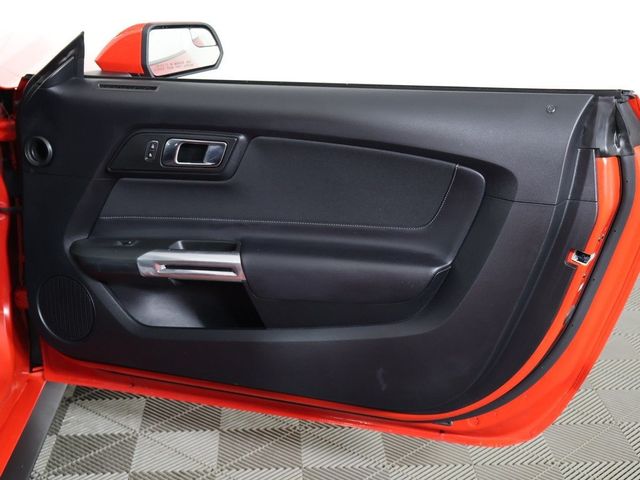 2017 Ford Mustang V6 Fastback - 22956312 - 19