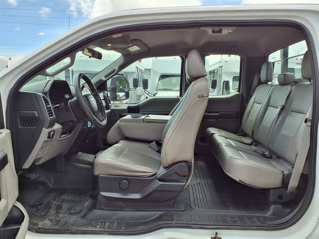 2017 Ford Super Duty F-250 SRW 8' Utility Truck - 23032306 - 17
