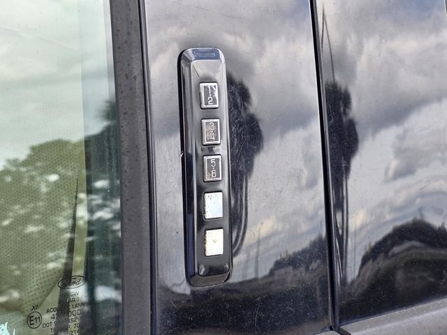 2017 Ford Super Duty F-250 SRW Lariat - 22985446 - 34