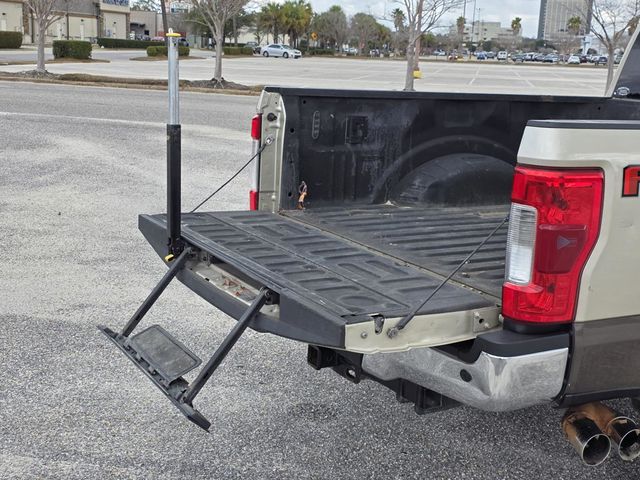 2017 Ford Super Duty F-250 SRW Lariat - 22985446 - 36