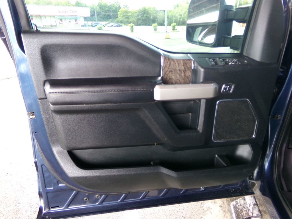 2017 Ford F-250 Lariat photo 13