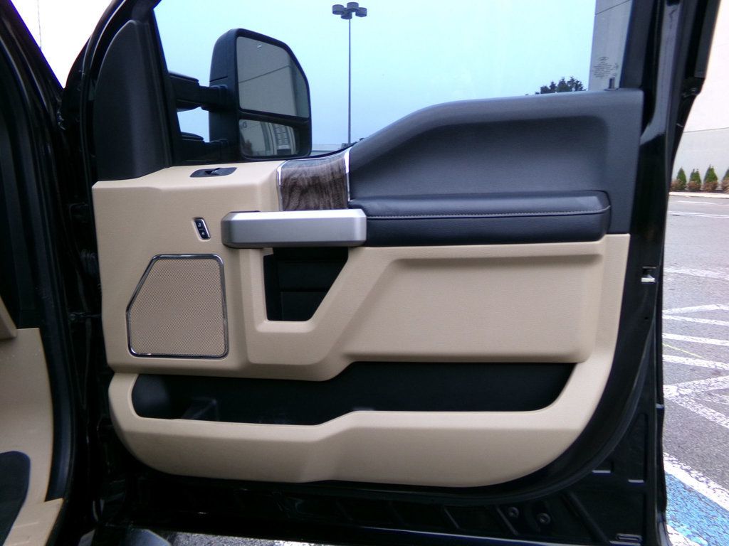 2017 Ford Super Duty F-250 SRW Lariat 4WD Crew Cab 6.75' Box - 22954518 - 12