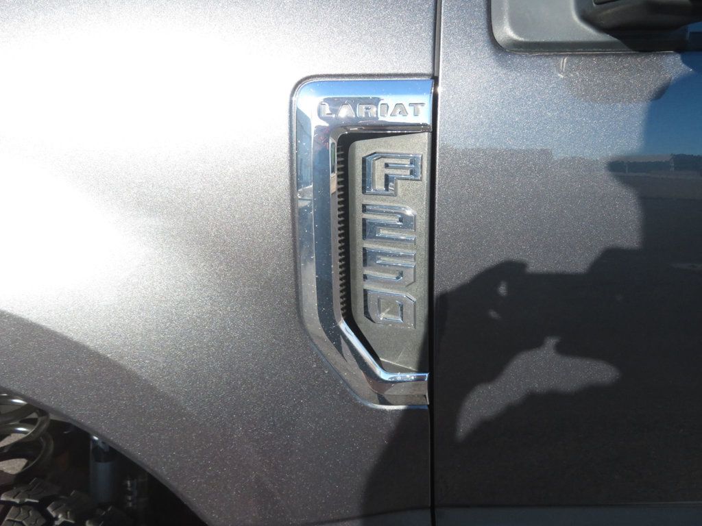 2017 Ford F-250 Lariat photo 13
