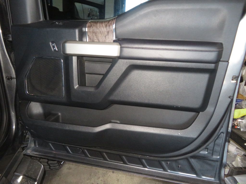 2017 Ford F-250 Lariat photo 31