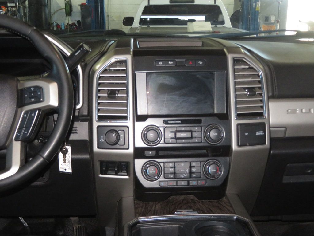 2017 Ford F-250 Lariat photo 38