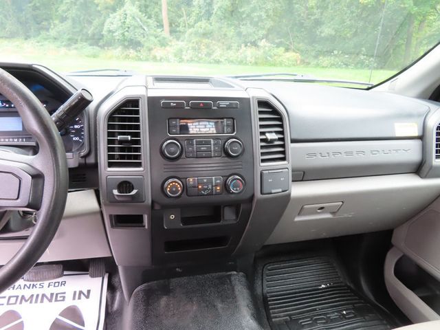 2017 Ford Super Duty F-250 SRW XL 2WD Reg Cab 8' Box - 23079151 - 27