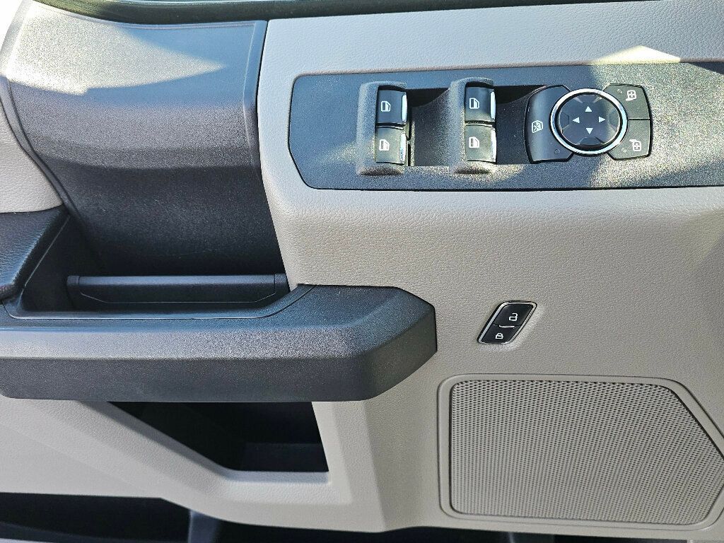 2017 Ford Super Duty F-250 SRW XL 4WD Crew Cab 6.75' Box - 22946200 - 23