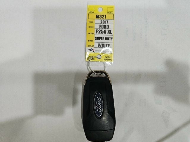 2017 Ford Super Duty F-250 SRW XL 4WD Crew Cab 6.75' Box - 22946200 - 28