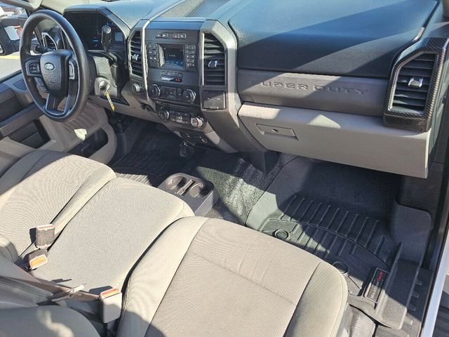 2017 Ford Super Duty F-250 SRW XL 4WD Crew Cab 8' Box - 22946200 - 6