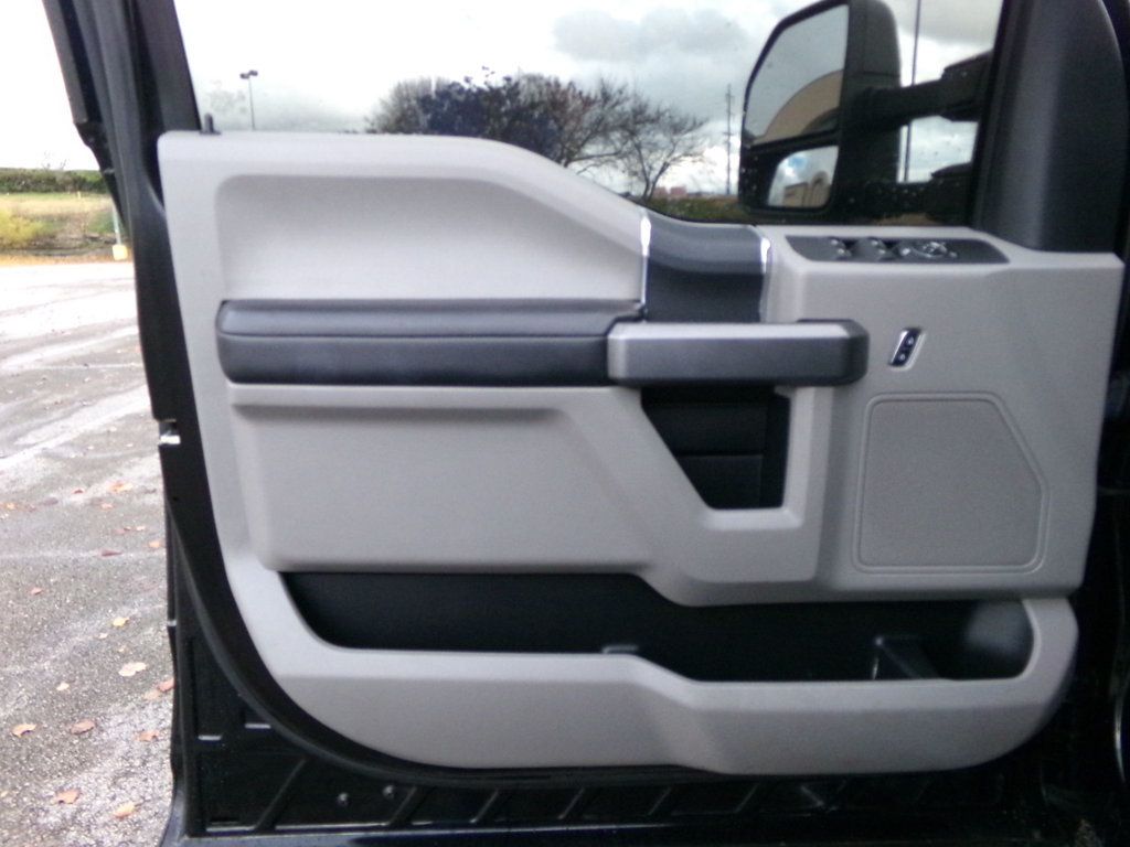 2017 Ford Super Duty F-250 SRW XLT 4WD Crew Cab 6.75' Box - 22948605 - 9