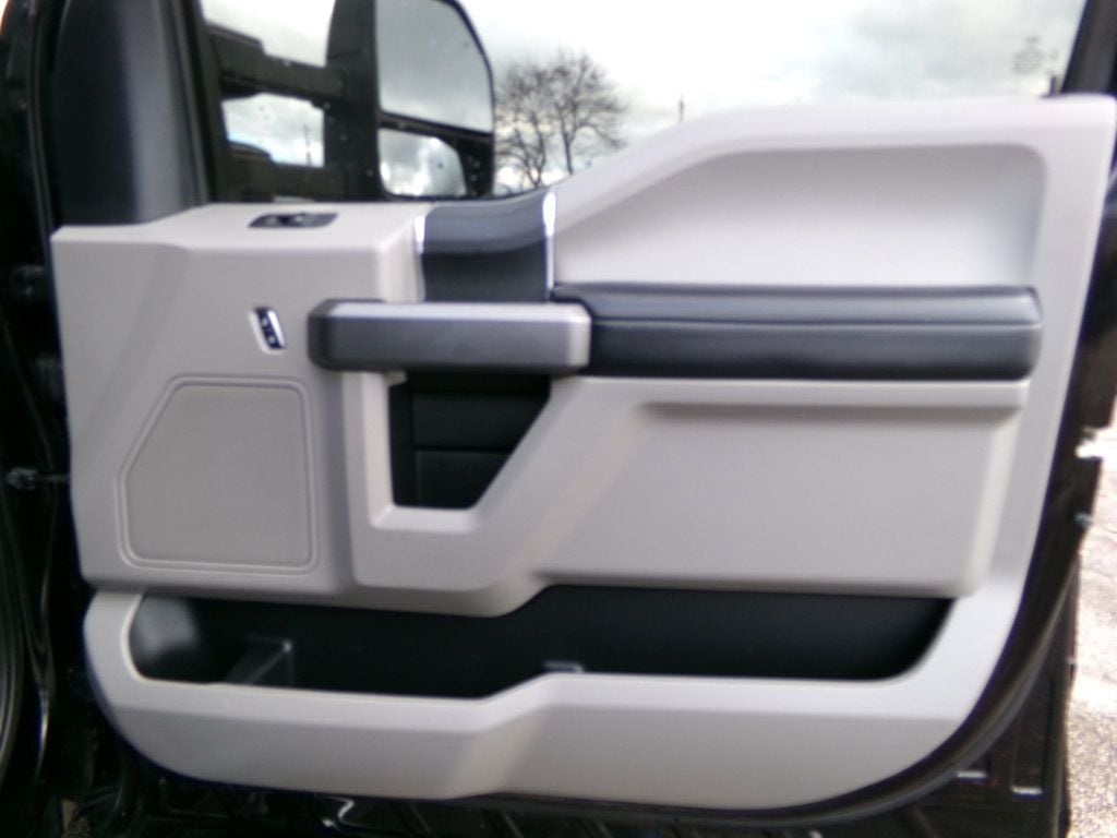 2017 Ford Super Duty F-250 SRW XLT 4WD Crew Cab 6.75' Box - 22948605 - 16