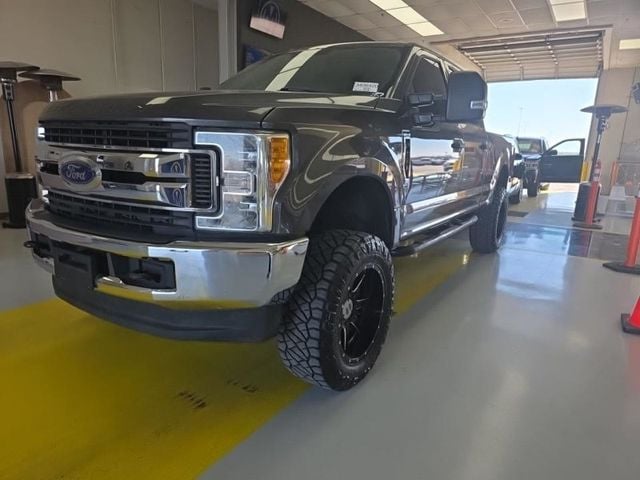 2017 Ford Super Duty F-250 SRW XLT 4WD Crew Cab 6.75' Box - 22990130 - 0