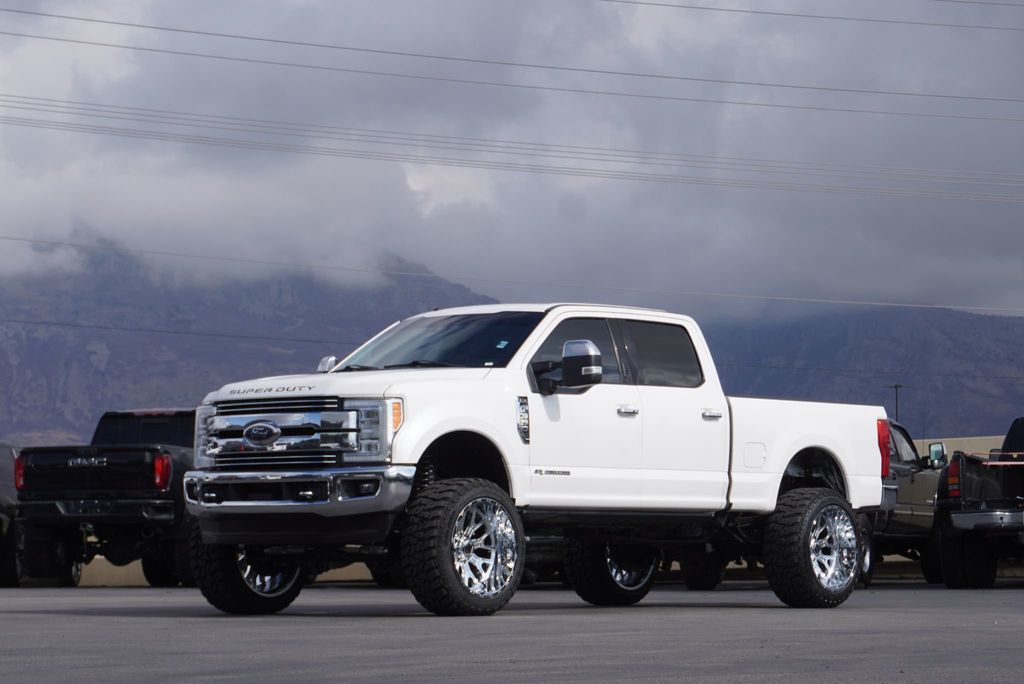 2017 Ford SUPER DUTY F-350 LARIAT - 22985170 - 1