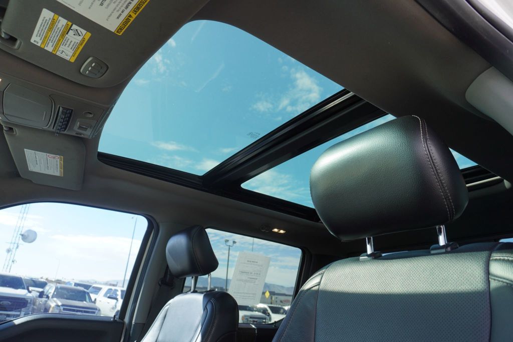 2017 Ford SUPER DUTY F-350 LARIAT - 22985170 - 27