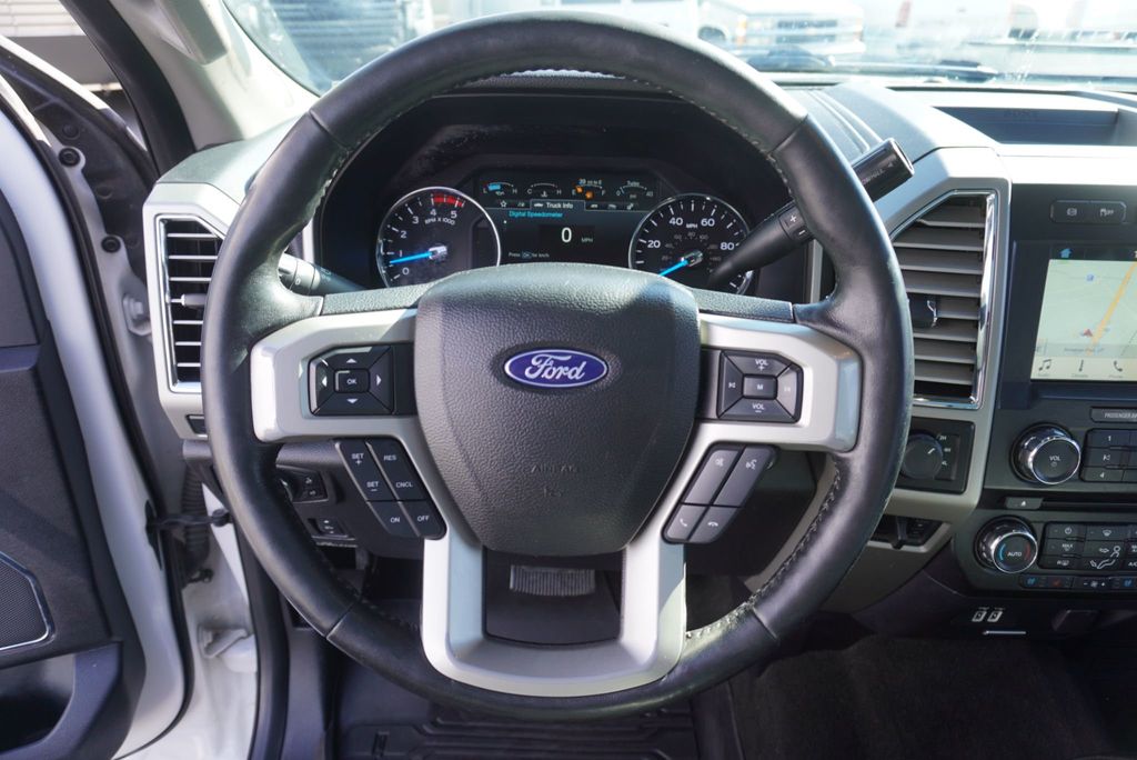 2017 Ford SUPER DUTY F-350 LARIAT - 22985170 - 32