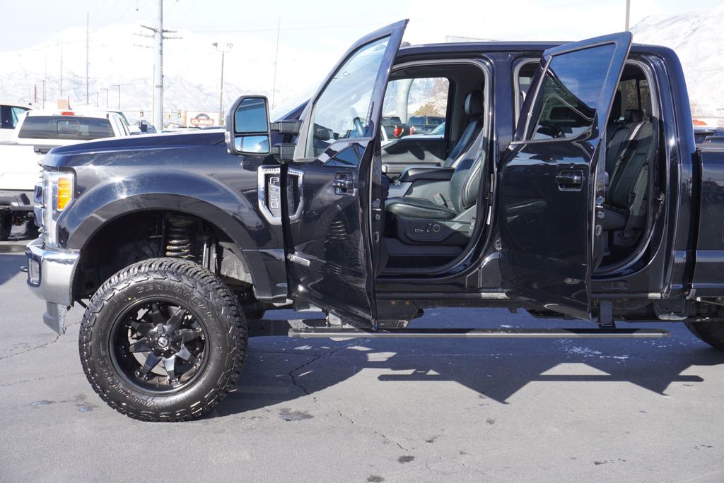 2017 Ford SUPER DUTY F-350 LARIAT - 22988269 - 21