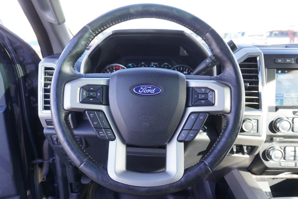 2017 Ford SUPER DUTY F-350 LARIAT - 22988269 - 29