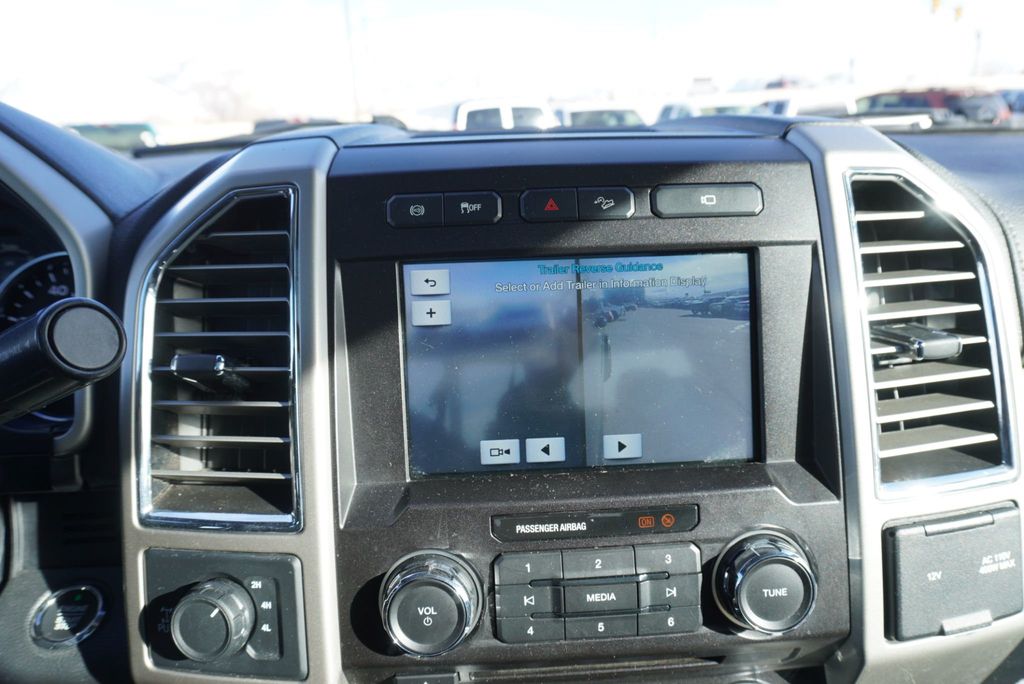 2017 Ford SUPER DUTY F-350 LARIAT - 22988269 - 38