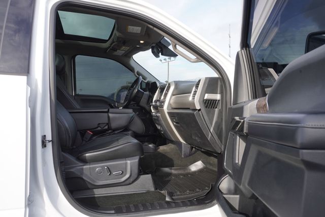 2017 Ford SUPER DUTY F-350 LARIAT - 22988443 - 24