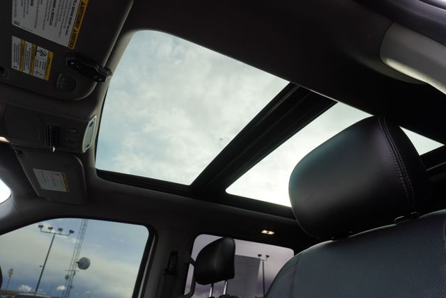 2017 Ford SUPER DUTY F-350 LARIAT - 22988443 - 28