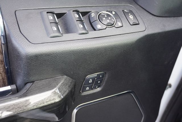 2017 Ford SUPER DUTY F-350 LARIAT - 22988443 - 30