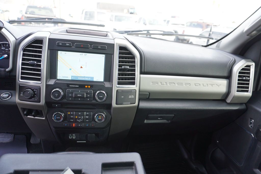 2017 Ford SUPER DUTY F-350 LARIAT - 22988443 - 34