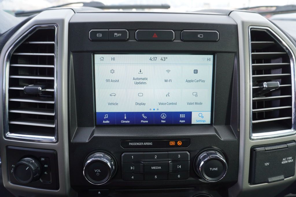 2017 Ford SUPER DUTY F-350 LARIAT - 22988443 - 39