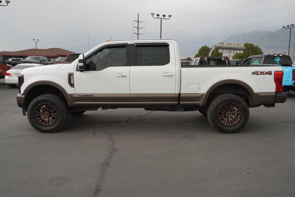 2017 Ford SUPER DUTY F-350 LARIAT - 23045472 - 1