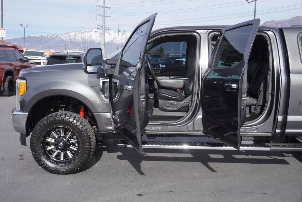 2017 Ford SUPER DUTY F-350 LARIAT FX4 - 22975562 - 23