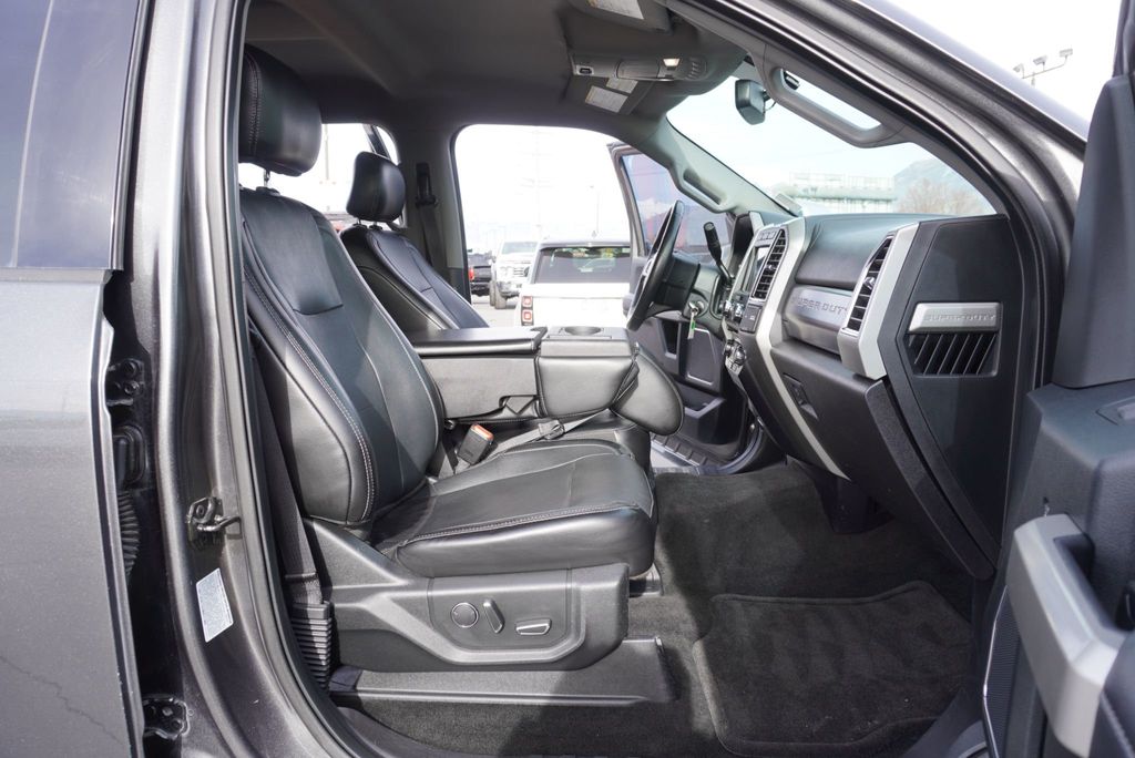 2017 Ford SUPER DUTY F-350 LARIAT FX4 - 22975562 - 24
