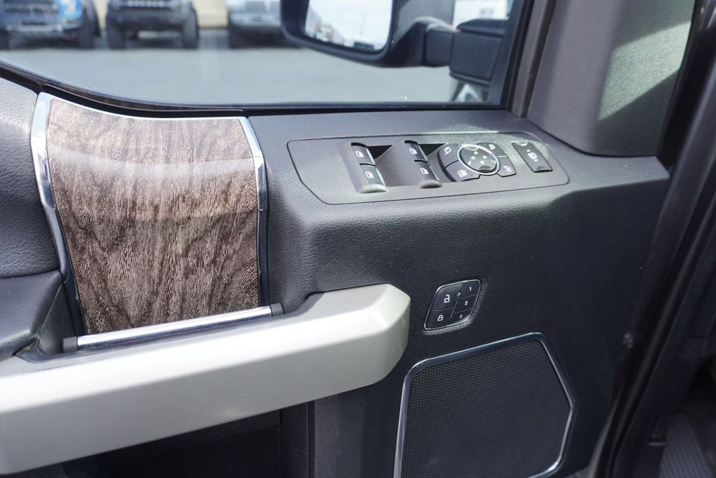 2017 Ford SUPER DUTY F-350 LARIAT FX4 - 22975562 - 28