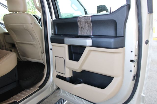2017 Ford Super Duty F-350 DRW Lariat 4WD Crew Cab 8' Box - 23068391 - 13