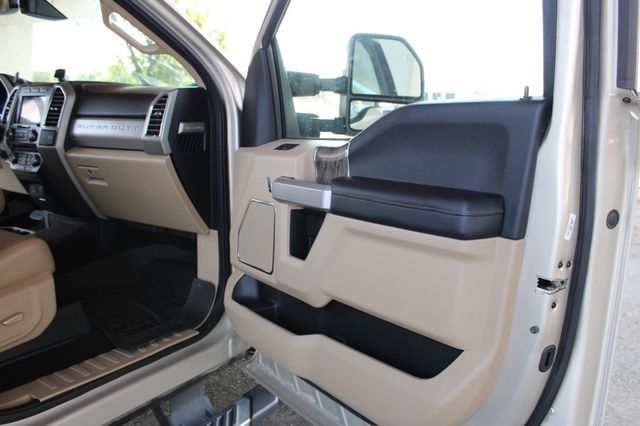 2017 Ford Super Duty F-350 DRW Lariat 4WD Crew Cab 8' Box - 23068391 - 15