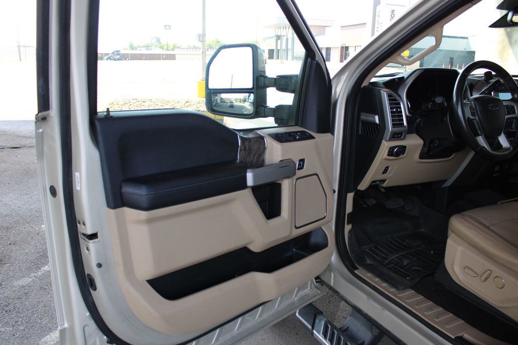2017 Ford Super Duty F-350 DRW Lariat 4WD Crew Cab 8' Box - 23068391 - 17