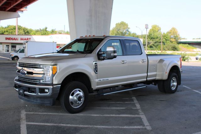2017 Ford Super Duty F-350 DRW Lariat 4WD Crew Cab 8' Box - 23068391 - 1