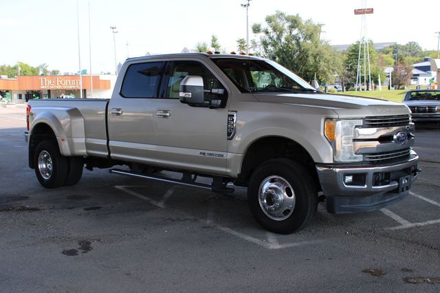 2017 Ford Super Duty F-350 DRW Lariat 4WD Crew Cab 8' Box - 23068391 - 3