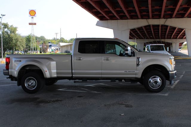 2017 Ford Super Duty F-350 DRW Lariat 4WD Crew Cab 8' Box - 23068391 - 4