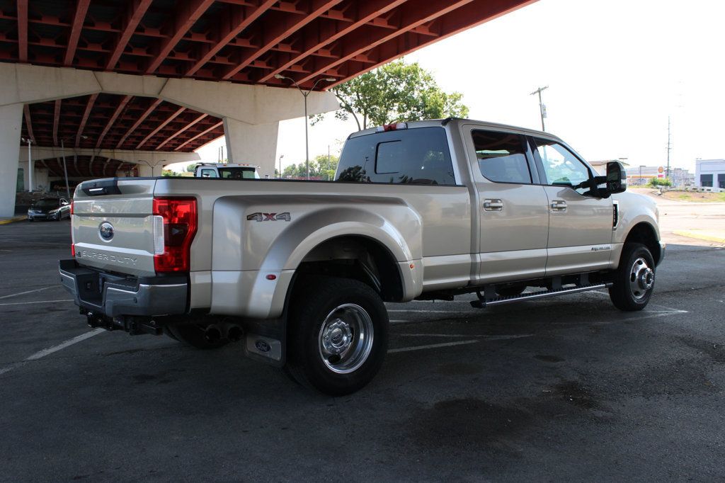 2017 Ford Super Duty F-350 DRW Lariat 4WD Crew Cab 8' Box - 23068391 - 5