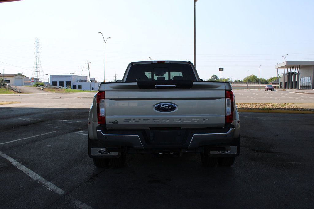 2017 Ford Super Duty F-350 DRW Lariat 4WD Crew Cab 8' Box - 23068391 - 6
