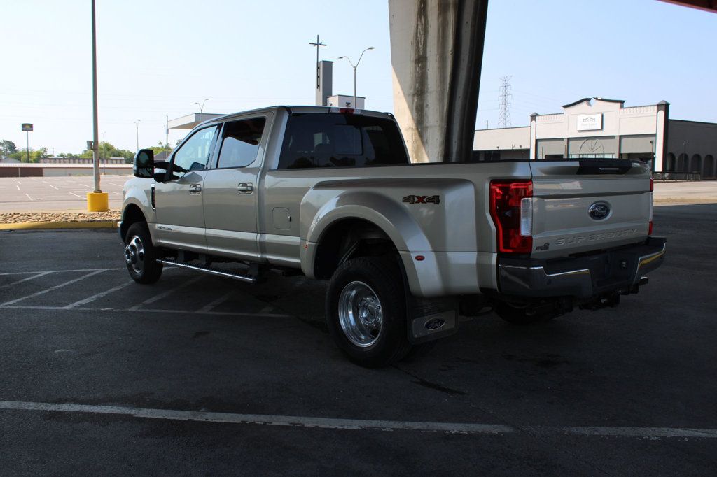 2017 Ford Super Duty F-350 DRW Lariat 4WD Crew Cab 8' Box - 23068391 - 7