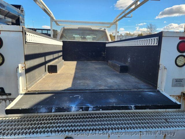 2017 Ford Super Duty F-350 DRW Cab-Chassis  - 22772342 - 2