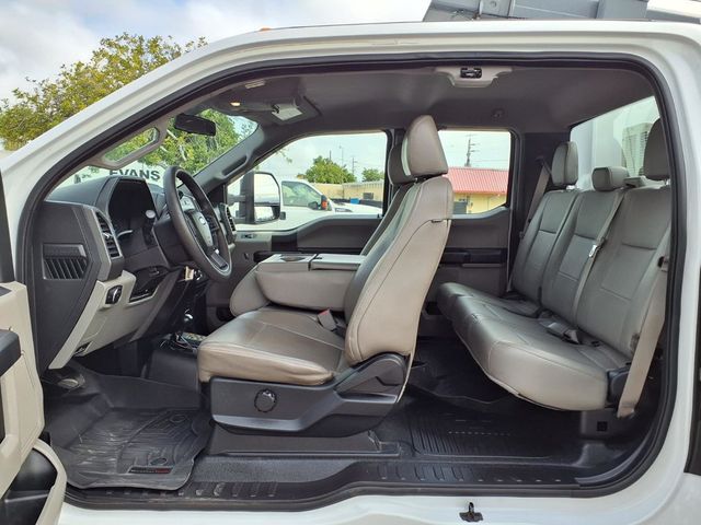 2017 Ford Super Duty F-350 DRW Cab-Chassis 8' Utility Truck w/Crane (5000lb) - 23002341 - 17