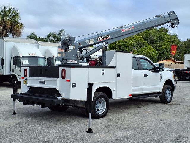 2017 Ford Super Duty F-350 DRW Cab-Chassis 8' Utility Truck w/Crane (5000lb) - 23002341 - 18