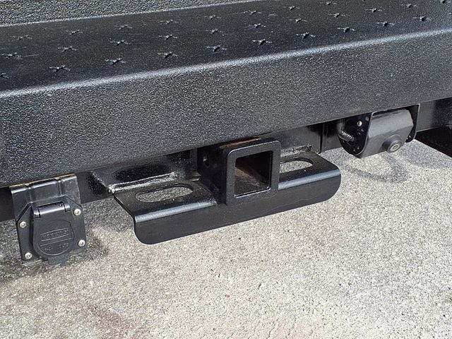 2017 Ford Super Duty F-350 DRW Cab-Chassis 8' Utility Truck w/Crane (5000lb) - 23002341 - 25